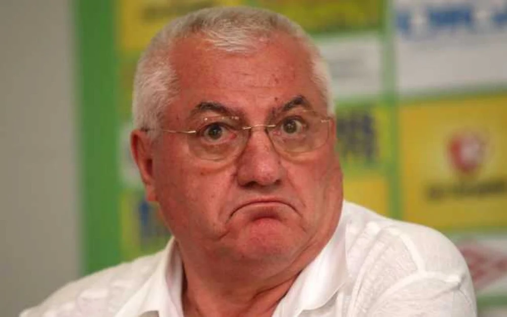 Mitică Dragomir nu scapă de protestatarul Marian Ceaușescu. Instanța i-a respins solicitarea privind un ordin de protecție împotriva activistului