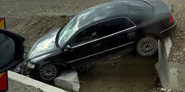 masina suspendata e85 jpg