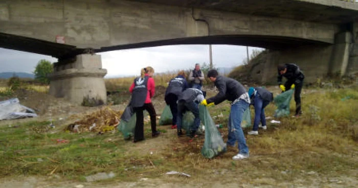 Imagine de la acţiunea “Let’s do it Romania”