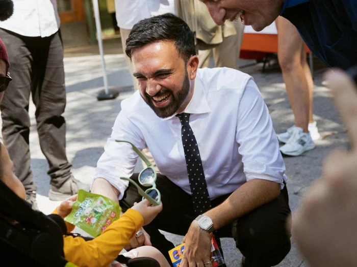 Trump ia în calcul revocarea cetățeniei lui Zohran Mamdani, candidatul democrat la primăria New York, despre care spune că este „un comunist pur”