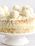 Tort Raffaello  Sursa foto shutterstock 556387186 jpg