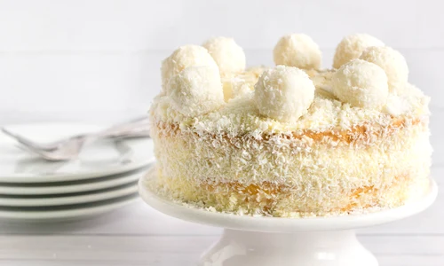 Tort Raffaello  Sursa foto shutterstock 556387186 jpg