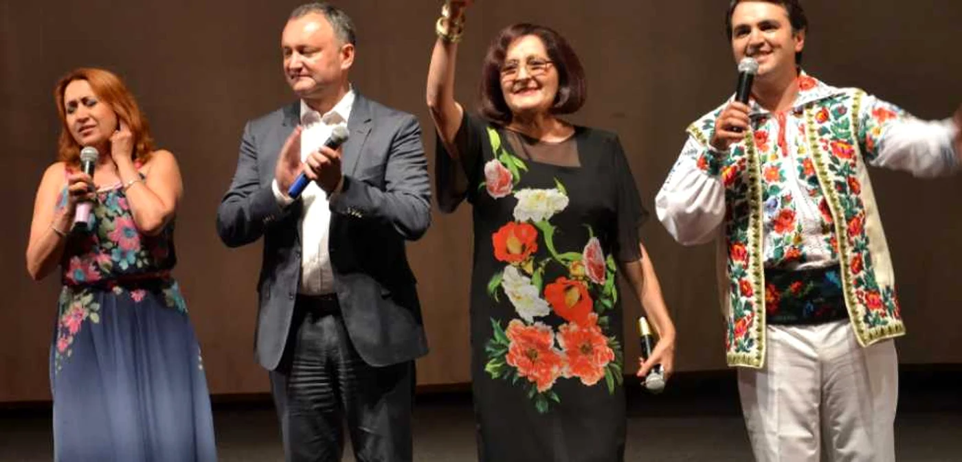„Trăiască socialiştii moldoveni!“, a strigat unul dintre artişti. FOTO PSRM