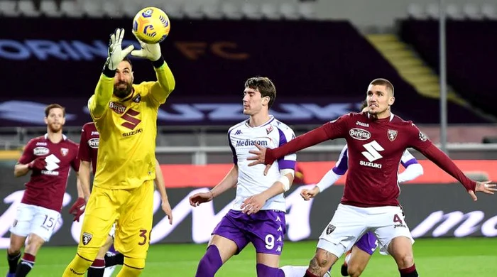 Salvatore Sirigu a rămas fără bijuterii în timpul meciului (FOTO: EPA)