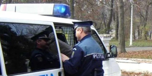 Cazul tinerilor este cercetat de poliţişti foto arhivă)