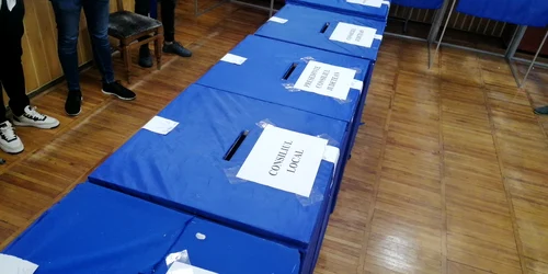 vot alegeri locale slatina urne locale foto alina mitran jpg
