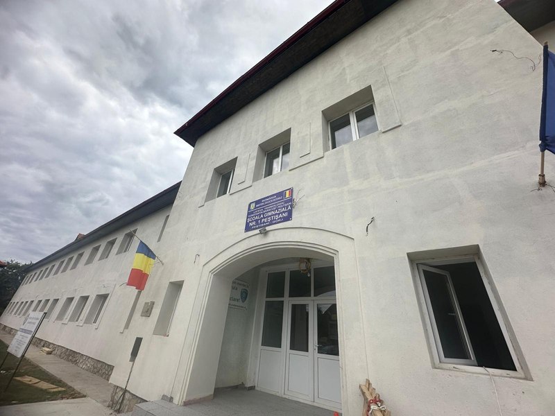 Furtună într-un vas de toaletă. Scandalul WC-urilor open space dintr-o școală s-a dovedit doar o petardă