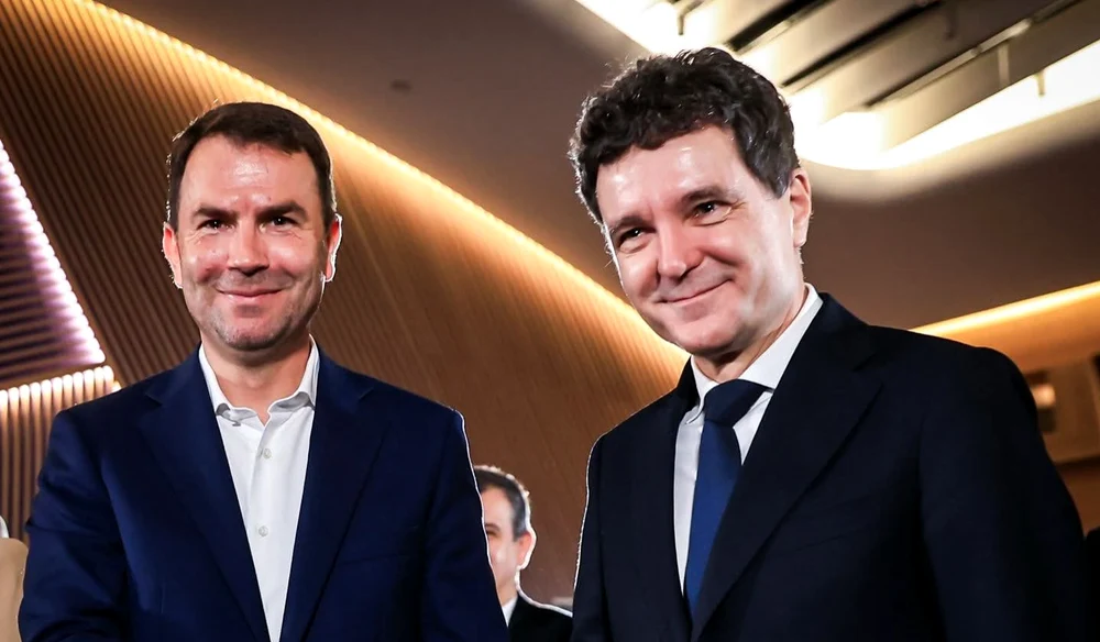 Nicușor Dan a avut o scurtă discuție la Parlament cu Cătălin Drulă FOTO: 