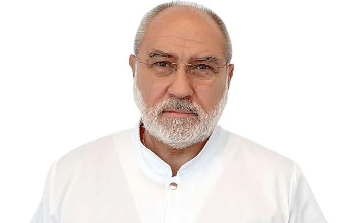 
    Dr. Bogdan Marţian este un veteran al chirurgiei minim invazive foto: Sanador  