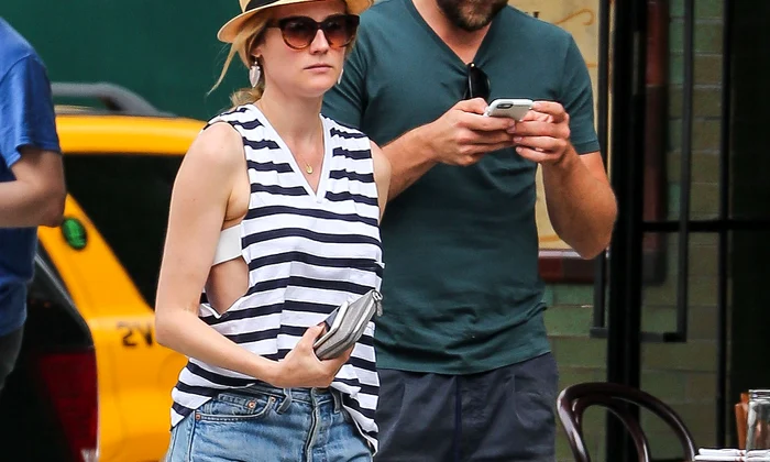 Diane Kruger & Joshua Jackson Share Some PDA In NYC jpeg