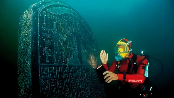 Descoperire importantă în oraşul scufundat Thonis Heracleion din Egipt: O corabie militară antică şi morminte greceşti jpeg