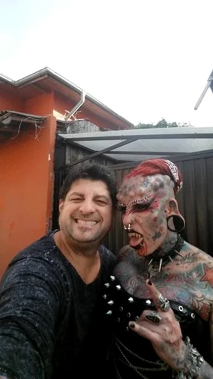 Tavi Colen şi-a făcut un selfie cu femeia Dracula