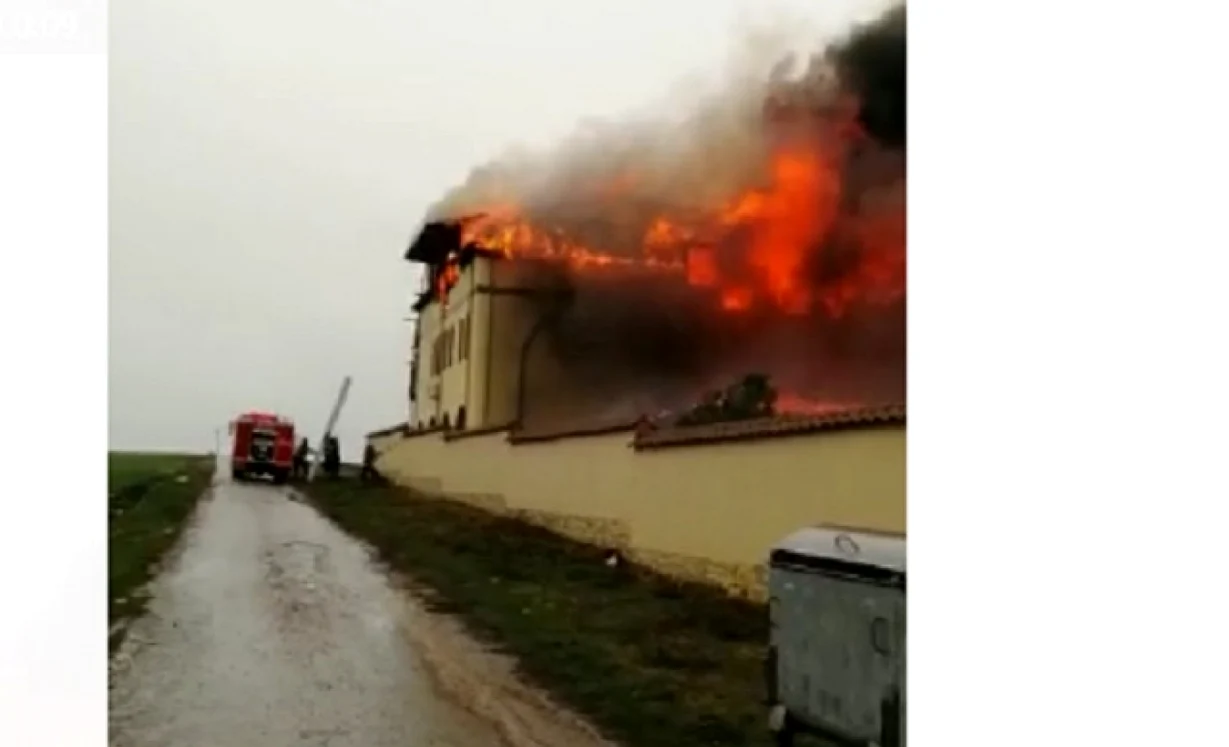 Incendiu la chiliile mănăstirii din localitatea 23 August FOTO: ISU
