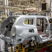 Roboti uzina Dacia foto Renault Romania (1) jpg
