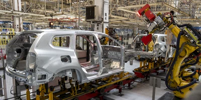 Roboti uzina Dacia foto Renault Romania (1) jpg