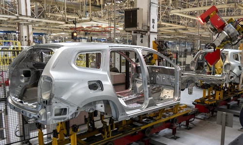 Roboti uzina Dacia foto Renault Romania (1) jpg