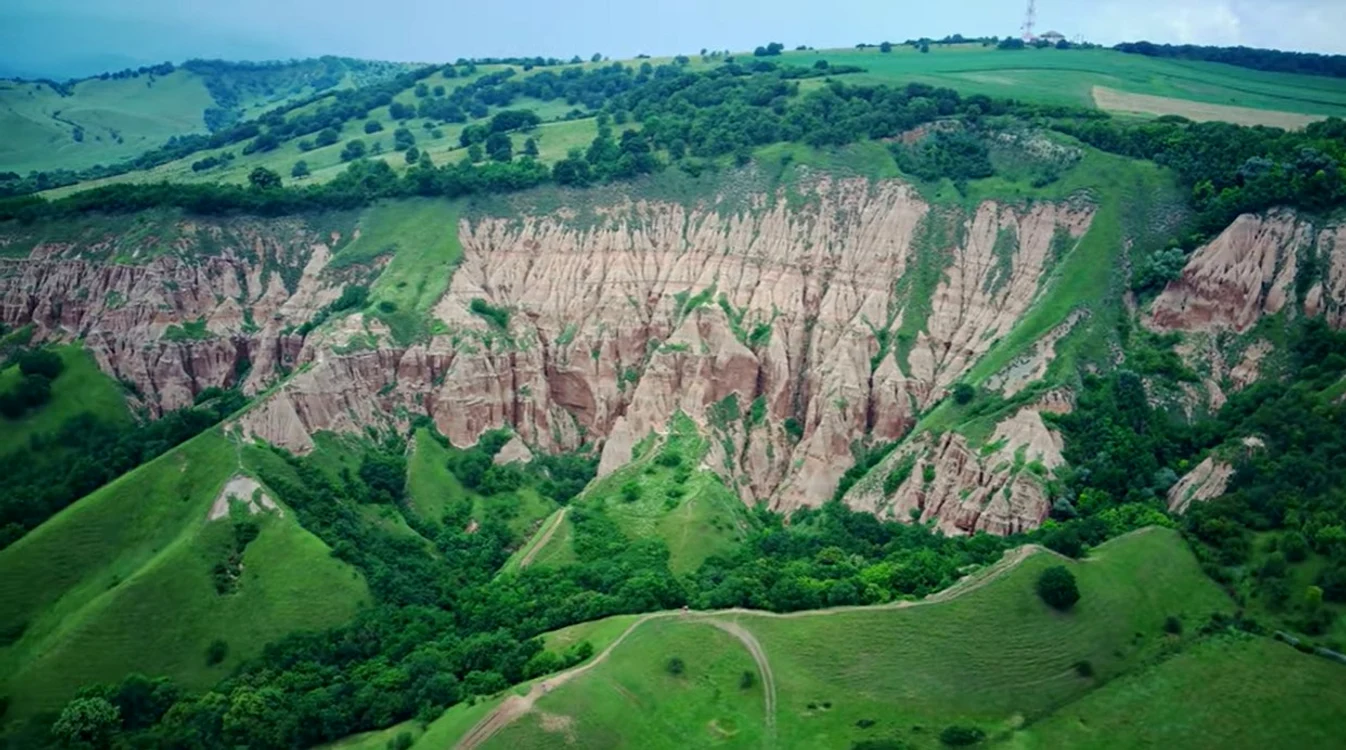 Râpa Roşie, rezervația naturală de lângă Sebeș, denumită şi micul canion al României