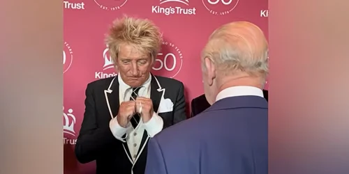 Rod Stewart il felicita pe Charles pentru ca l a pus la punct pe trump captura YouTube Liverpoop Echo png