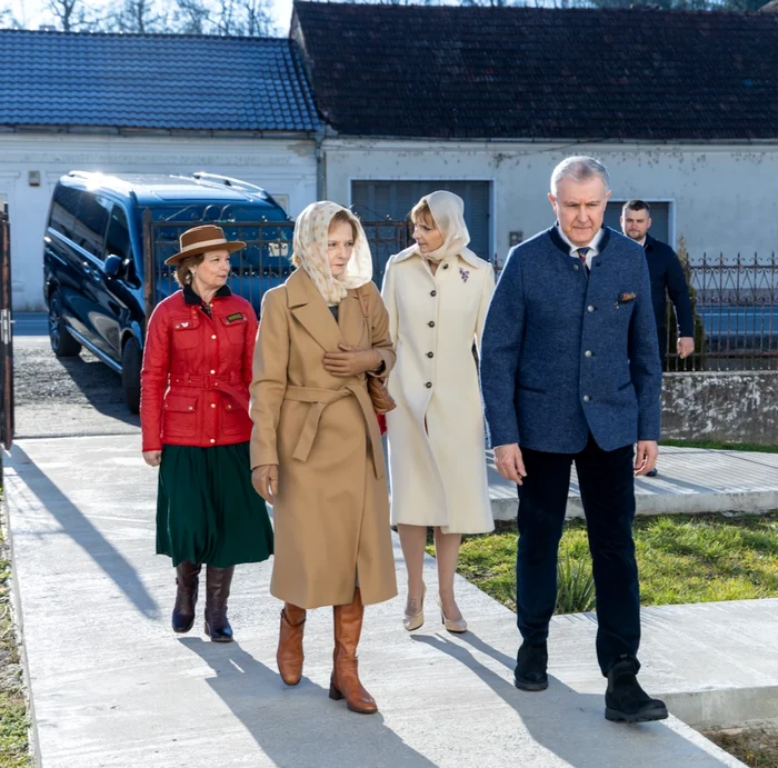 Fiicele Regelui Mihai, Margareta, Maria Sofia și Principele Radu (1) jpg