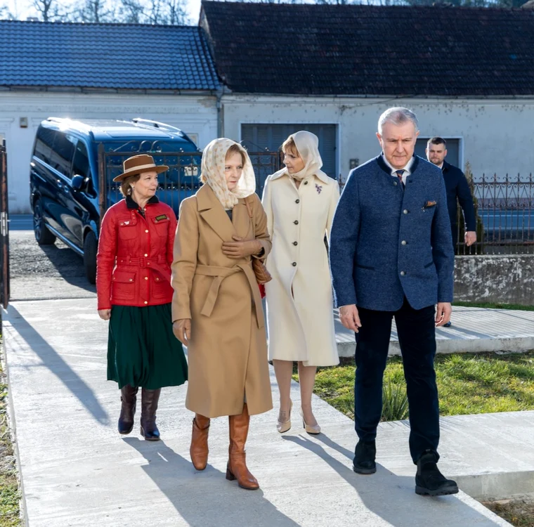 Fiicele Regelui Mihai, Margareta, Maria Sofia și Principele Radu (1) jpg