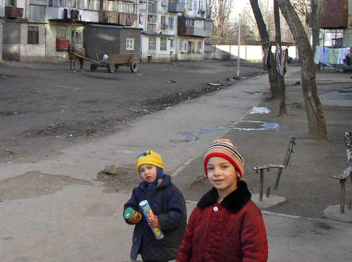Copiii de la G-uri se îmbolnăvesc frecvent din cauza condiţiilor de trai mizere Foto: Cosmin Costache 