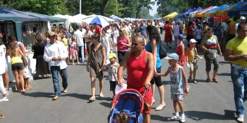 Brăilenii caută răcoarea pe malul Dunării