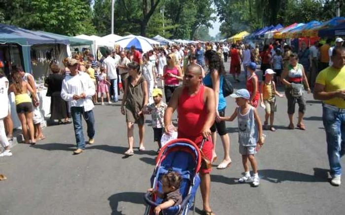 Brăilenii caută răcoarea pe malul Dunării