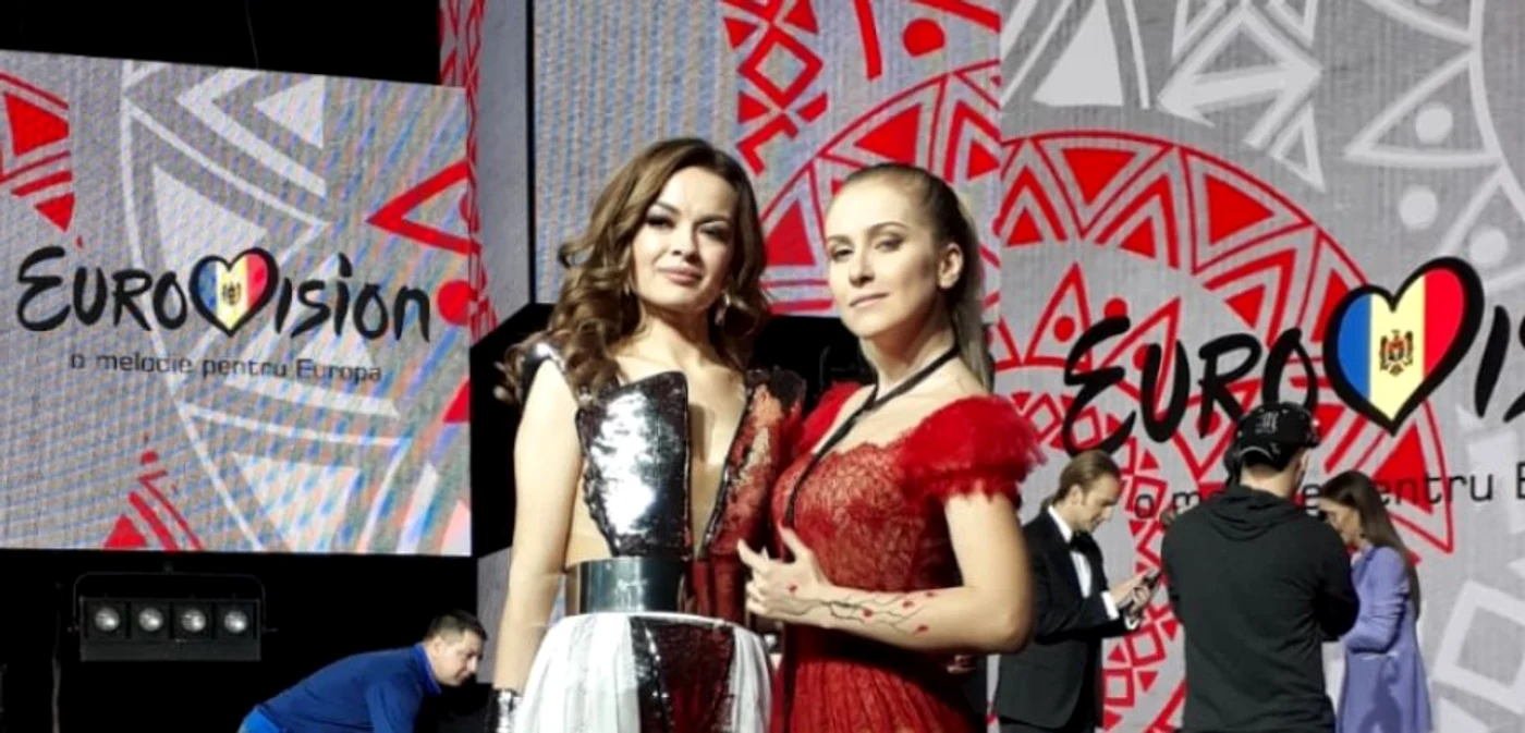 Ana Odobescu (stânga), reprezentanta Moldovei, şi Ester Peony, reprezentanta României FOTO TVR