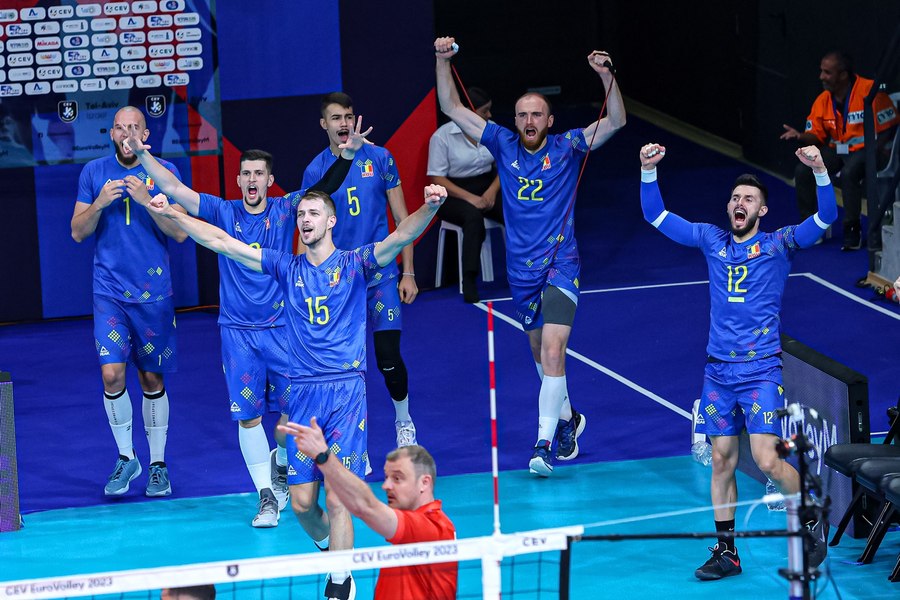 România, victorie de senzație la CE de volei masculin. A învins campioana olimpică Franța și s-a calificat în optimi VIDEO