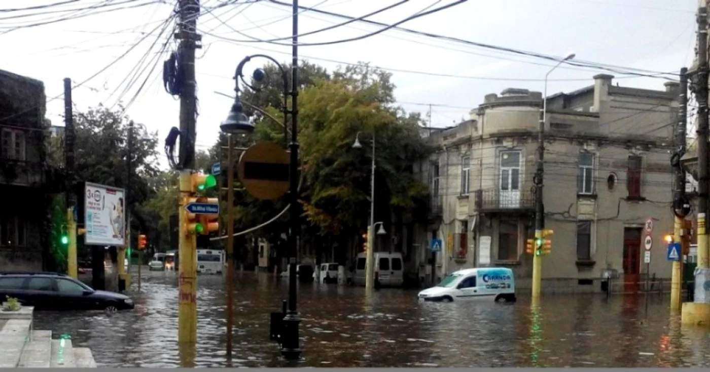 Meteorologii anunţă vreme urâtă până joi la prânz