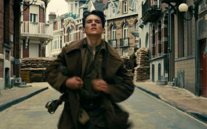 „Istoria
este o poveste plină de
zgomot şi furie spusă de gura unui idiot“ (W.
Shakespeare, „Macbeth“) Fionn
Whitehead, în „Dunkirk“
(2017)