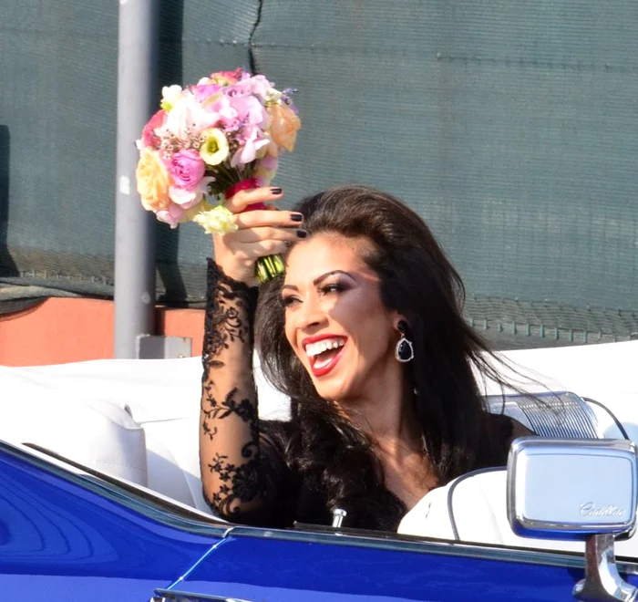 
    Raluca este extrem de fericită de când a aflat că este însărcinatăFoto: Click!  