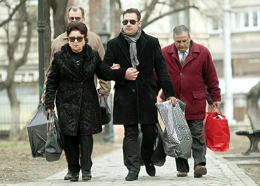 Ionuţ şi mama lui au venit  împreună la biserică