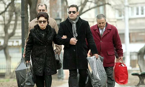 Ionuţ şi mama lui au venit  împreună la biserică jpeg