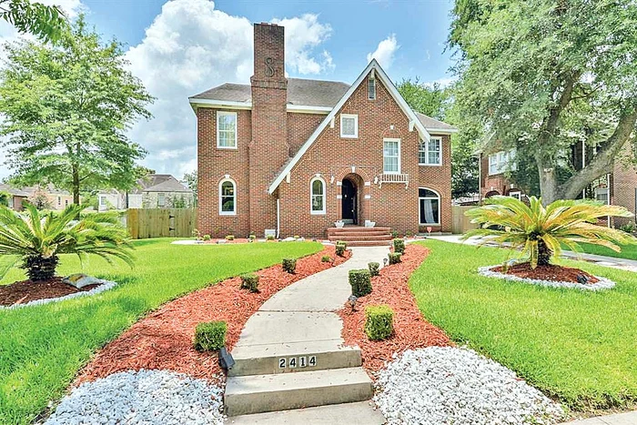 A copilărit în Houston,  Texas