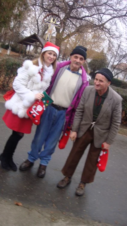 Delia Antal a dăruit cadouri bătrânilor