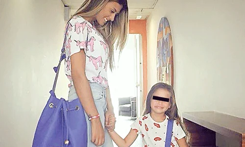 12 13 vedete antcxzvonia fiica 2 gif
