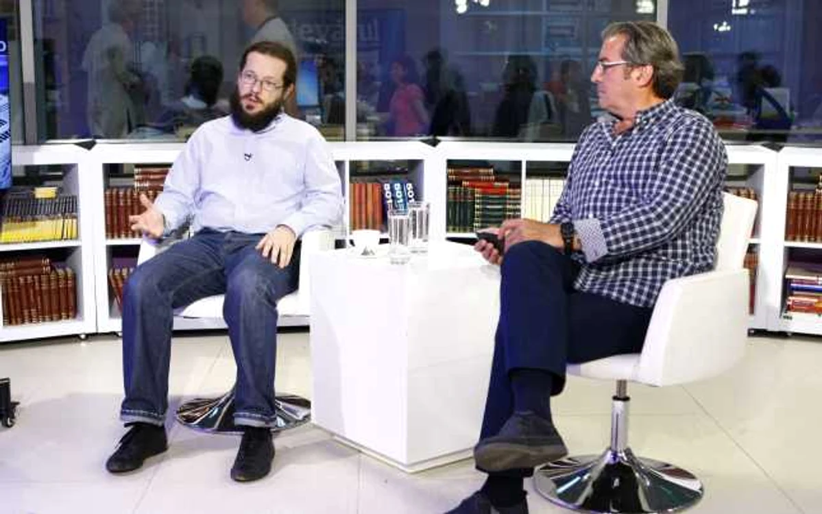 Laurenţiu Gheorghe, asistent universitar la Facultata de Filosofie, şi Dan Antonescu, specialist în criminalistică şi criminologie, în studioul Adevărul Live FOTO David Muntean