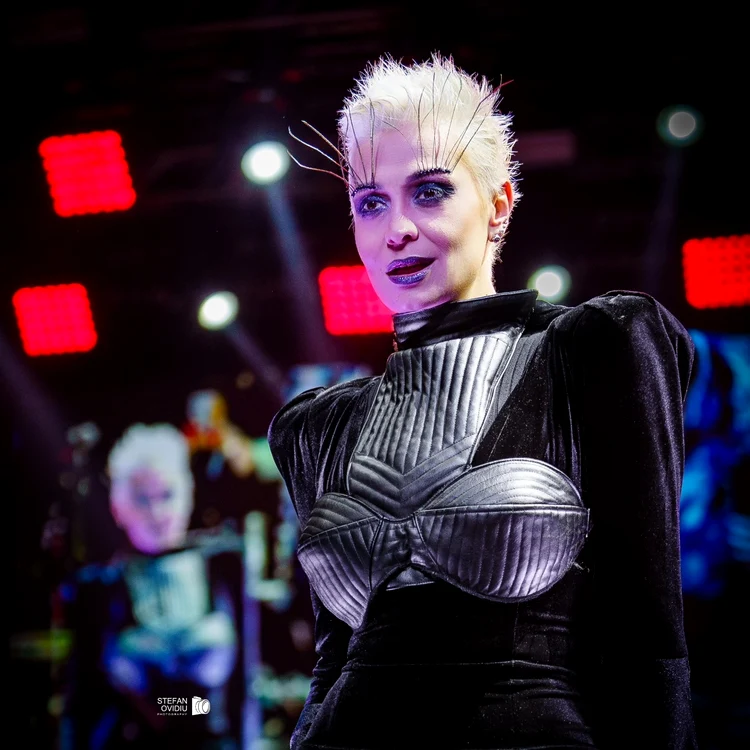 Madmax, Matrix sau Dune? Un mix de futurism testat de Monica Anghel. FOTO: Ștefan Ovidiu