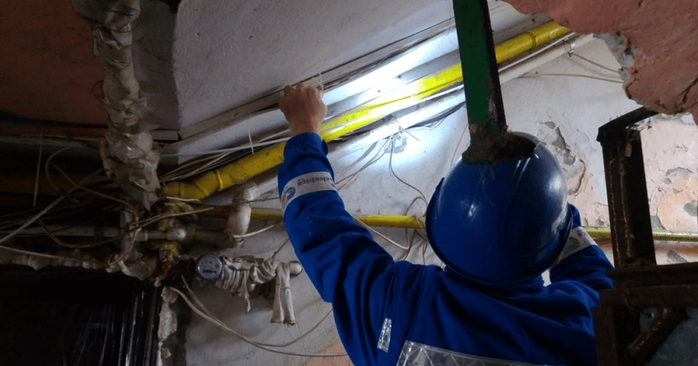 Furt de energie electrică dirijat din telecomandă. Angajați de la furnizori montau „maimuța“