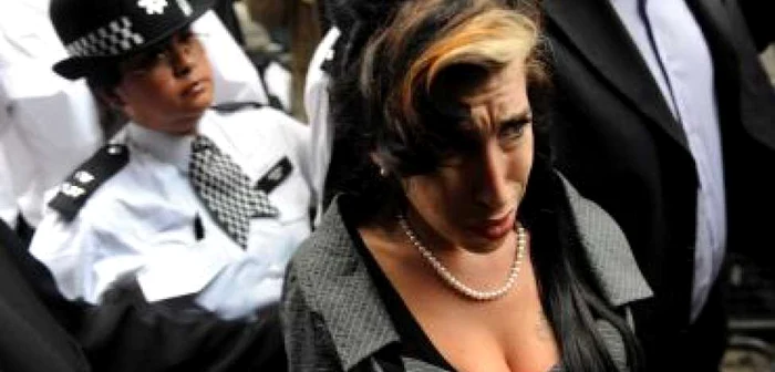 Marea Britanie: Amy Winehouse, operaţie estetică de 38.000 de euro