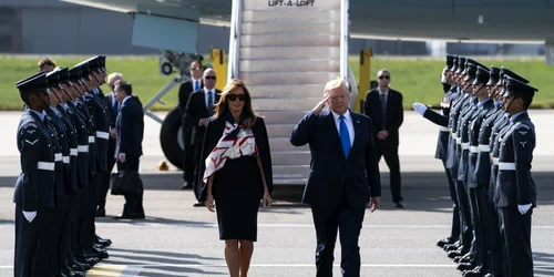 Donald Trump si Melania ajung pe Aeroportul Stansted din Essex 3 iunie 2019 FOTO EPA-EFE