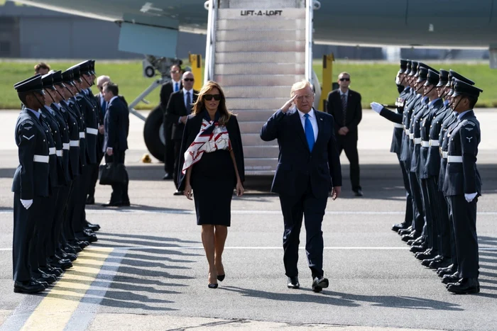 Donald Trump si Melania ajung pe Aeroportul Stansted din Essex 3 iunie 2019 FOTO EPA-EFE