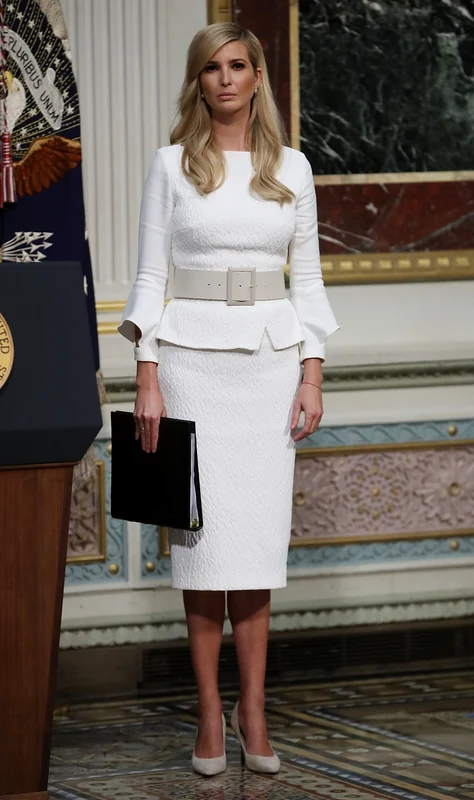 Ivanka Trump cu peplum