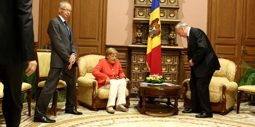 Angela Merkel nu s-a aşteptat că fotoliul oferit de preşedintele Nicolae Timofti va fi atât de moale