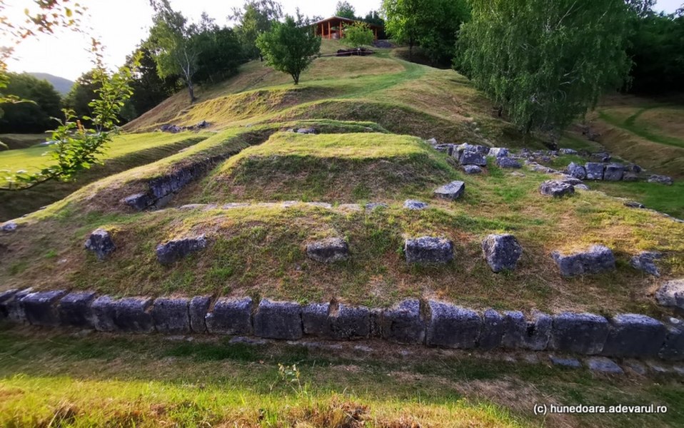 Descoperire arheologică la Costești: templu necunoscut în cetatea dacică | sursa foto: Adevarul