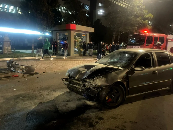 Accident în fața spitalului Slatina, cu două mașini și un pieton Foto: Facebook Info Trafic Slatina
