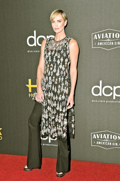 Charlize Theron  a purtat  o ţinută  Alexander&nbsp;McQueen