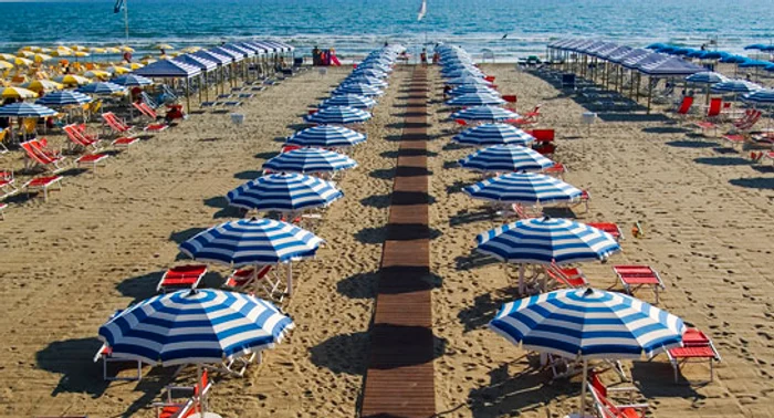Plajă în Italia FOTO: Arhivă, Adevărul