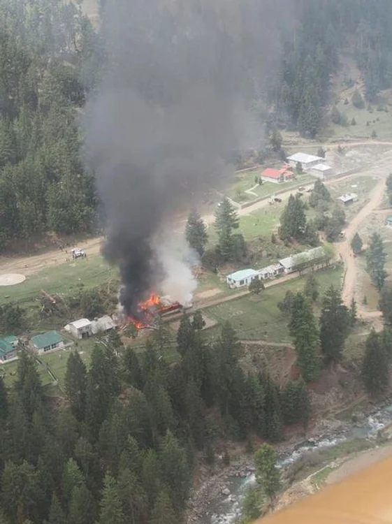 Imagine din Gilgit cu locul unde s-a prăbuşit elicopterul 